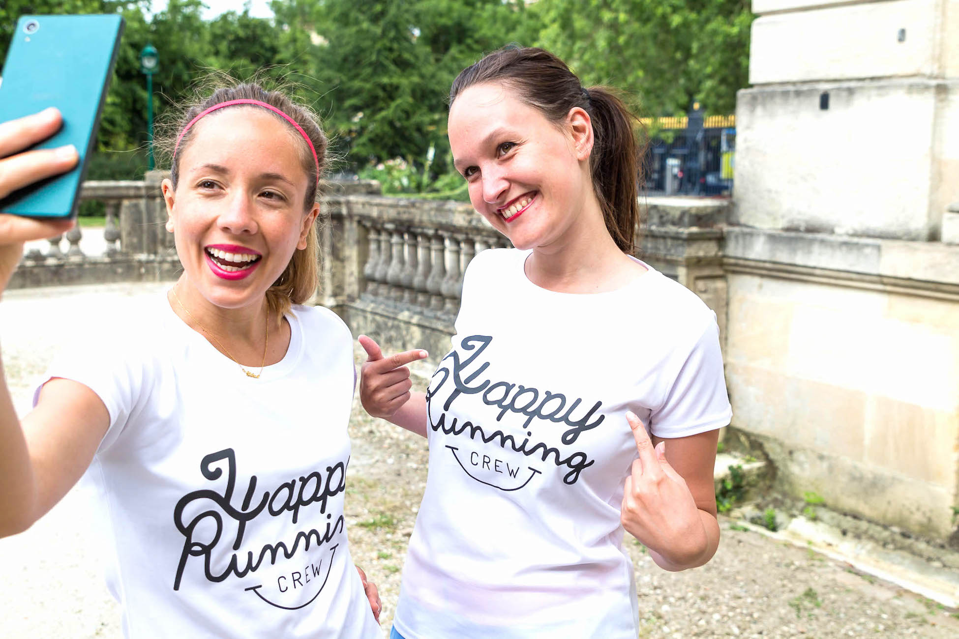 t-shirt happy running crew